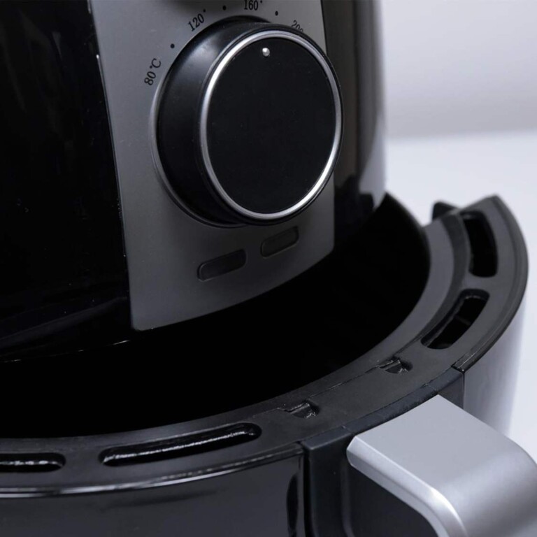Air Fryer takođe poznat i kao friteza na vruć vazduh otvaranje posude AirFryer-a