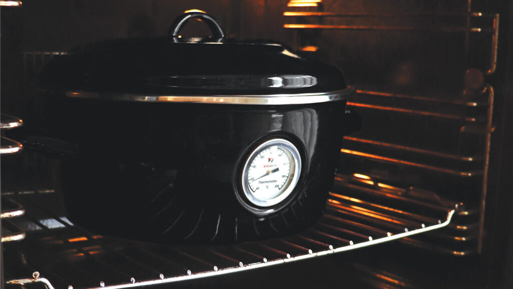 Dutch Oven Holandska pećnica u rerni